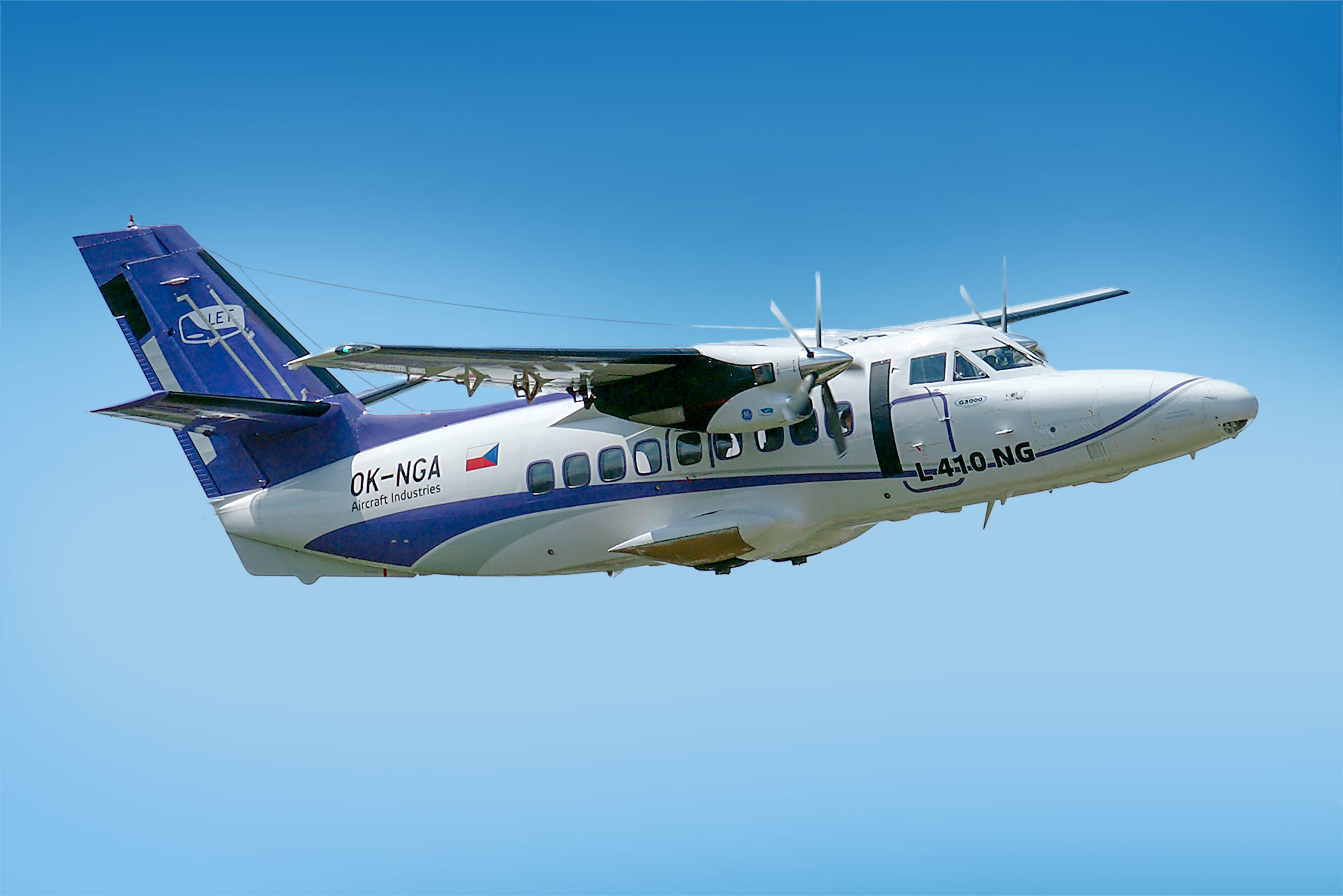 Das Flugzeug L410 NG von Aircraft Industries freigestellt auf weißem Hintergrund.