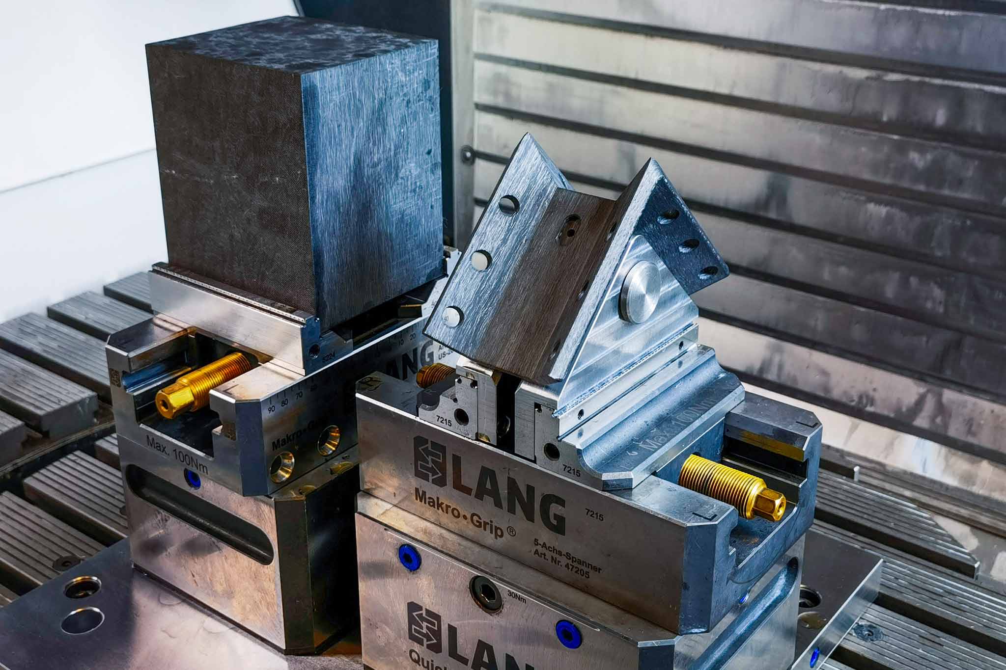 The CFRP component in the workspace of the DMU milling centre.