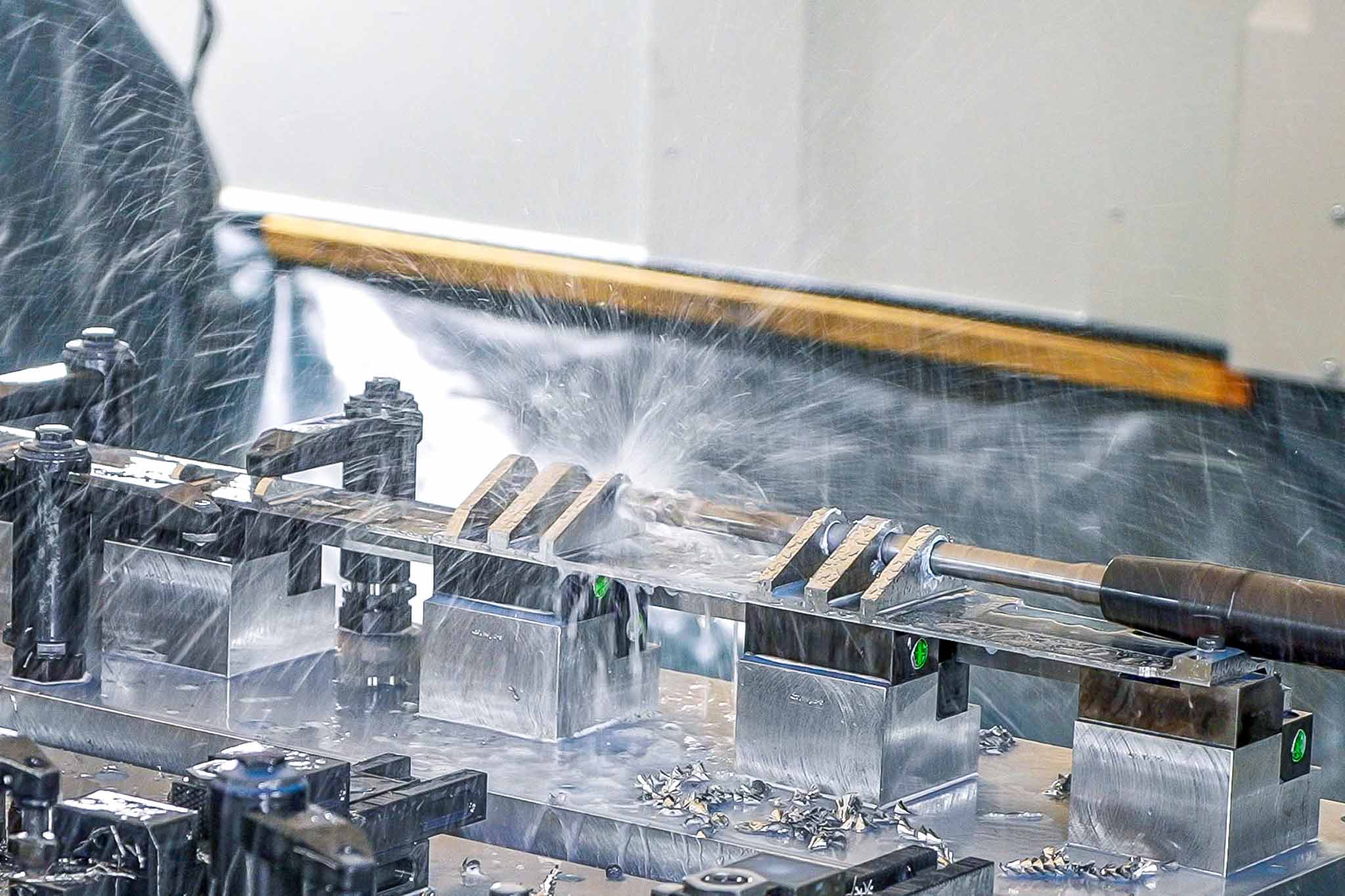 A MEGA-Speed-Drill-Titan in special design is pre-machining the main bores of the titanium part.