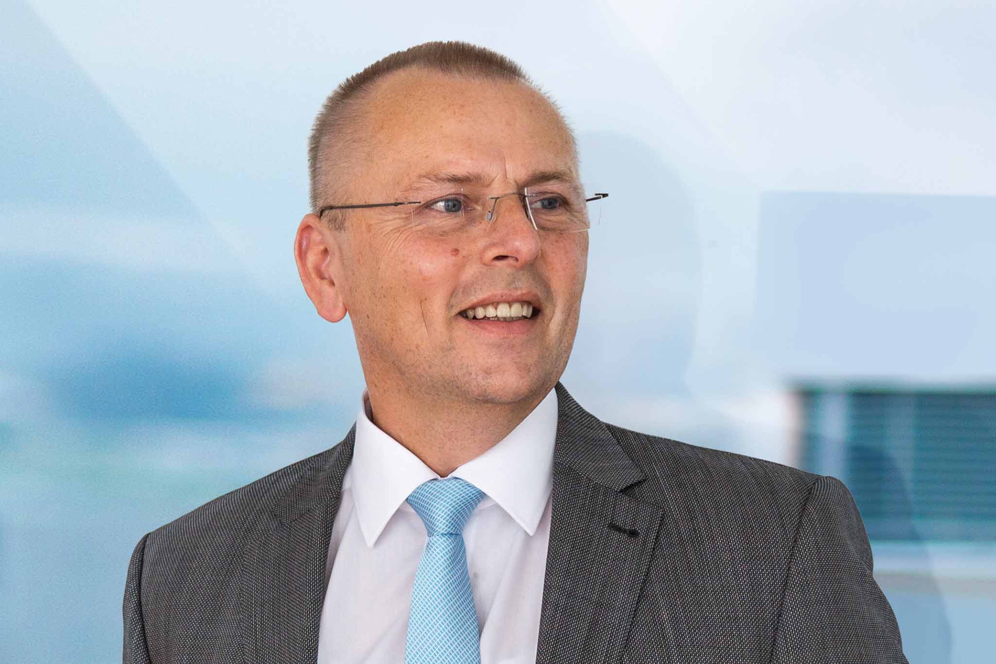 Axel Fleischer, der das Marktsegment 3D-Milling verantwortet, ist im Portrait zu sehen.