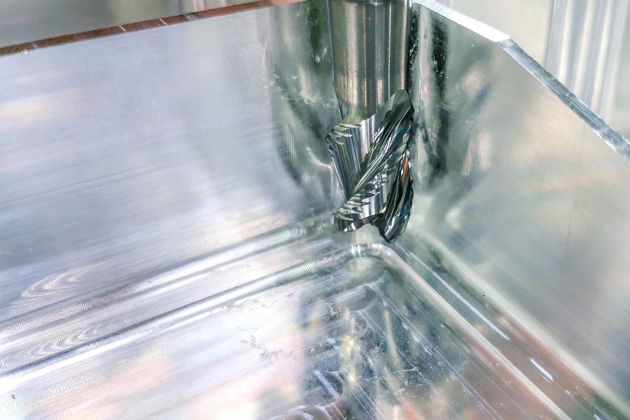 Der Vollhartmetallfräser OptiMill-SPM-Rough von MAPAL für die Schruppbearbeitung.