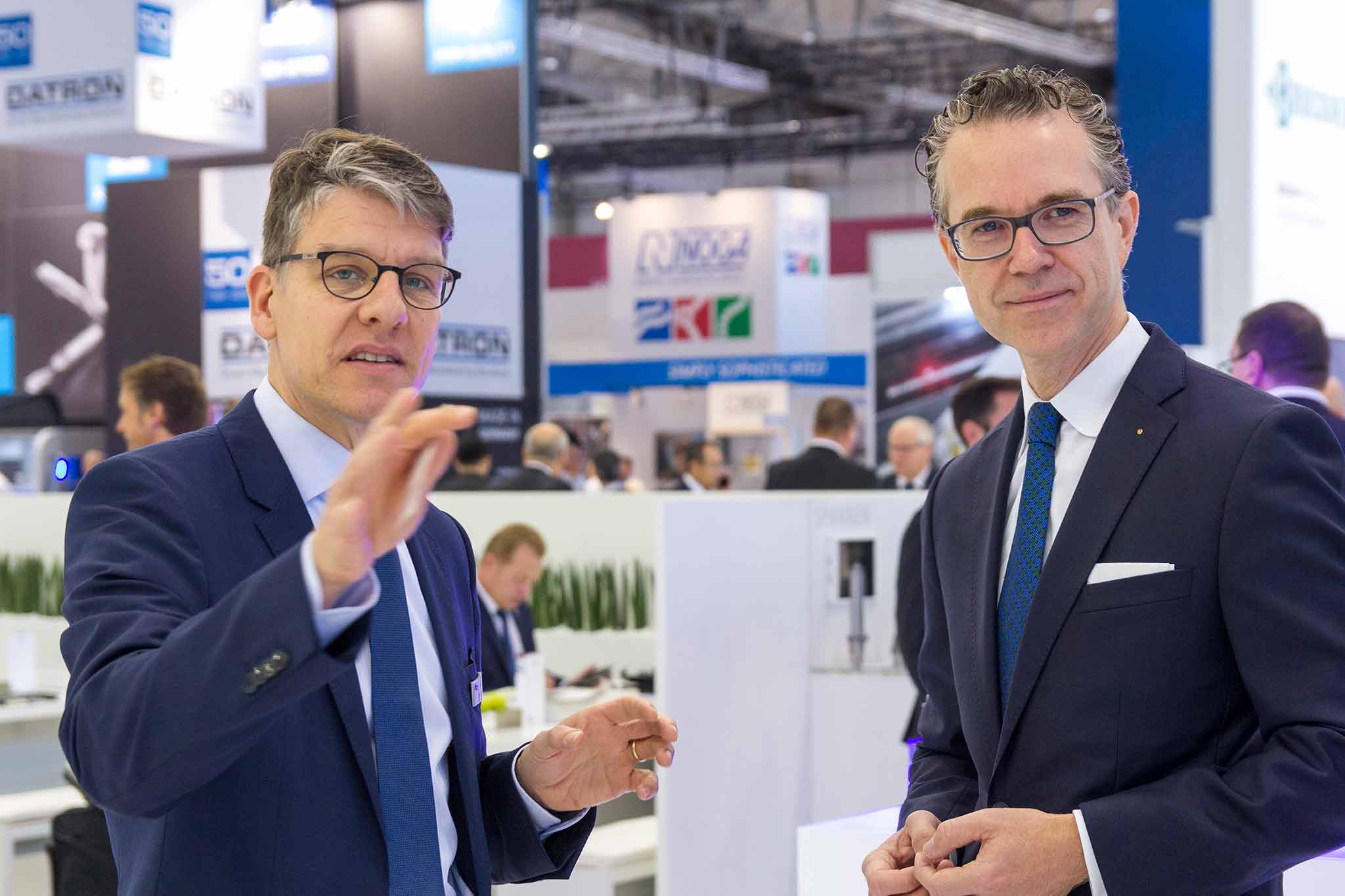 Dr Jochen Kress having a conversation with Dr Berend Lindner at the MAPAL exhibition stand.