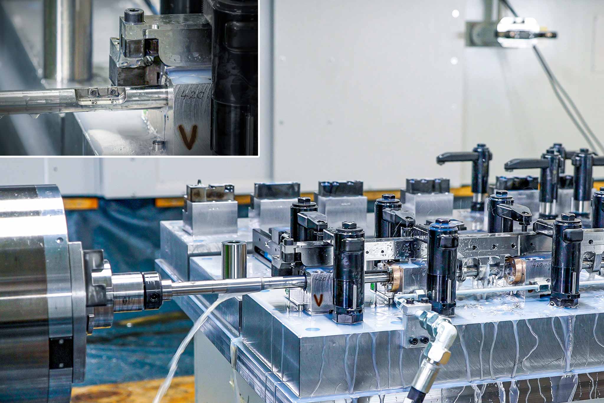 The line boring bar from MAPAL with a diameter of 17 mm and total length of 685 mm finishes the machining of the main bore.