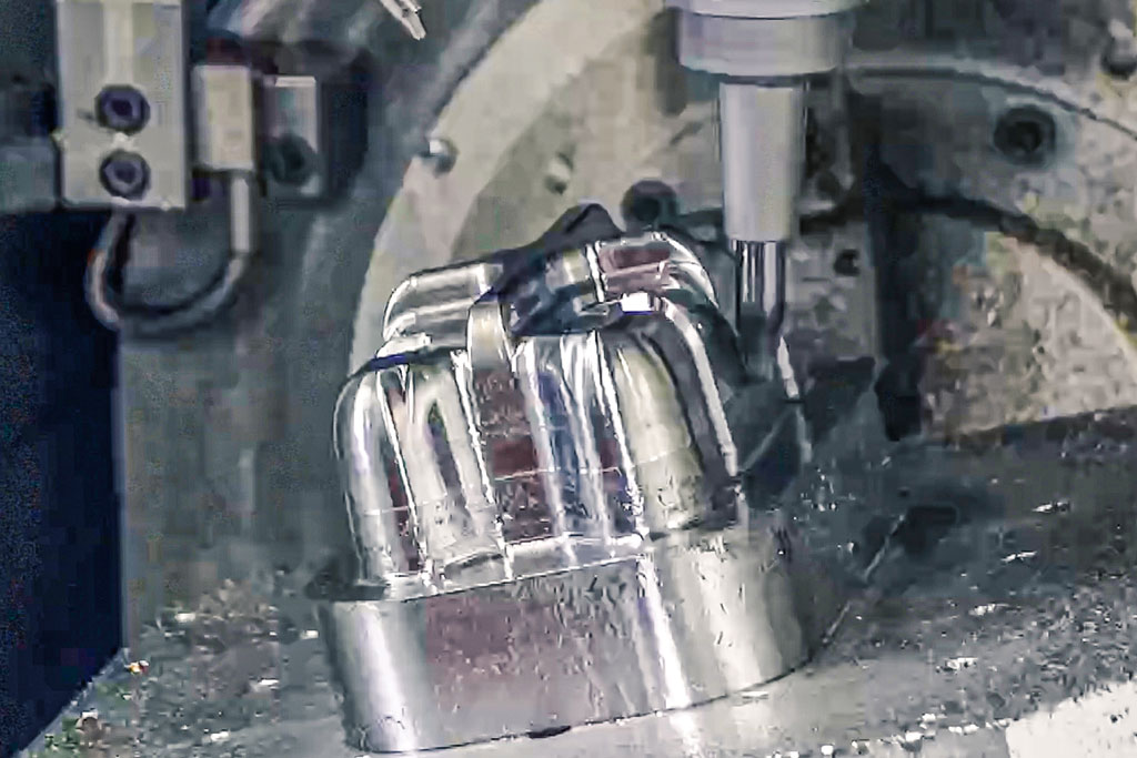 5-Achs-Finishen von Werkstückflanken mit dem Kreisradiusfräser OptiMill-3D-CS.