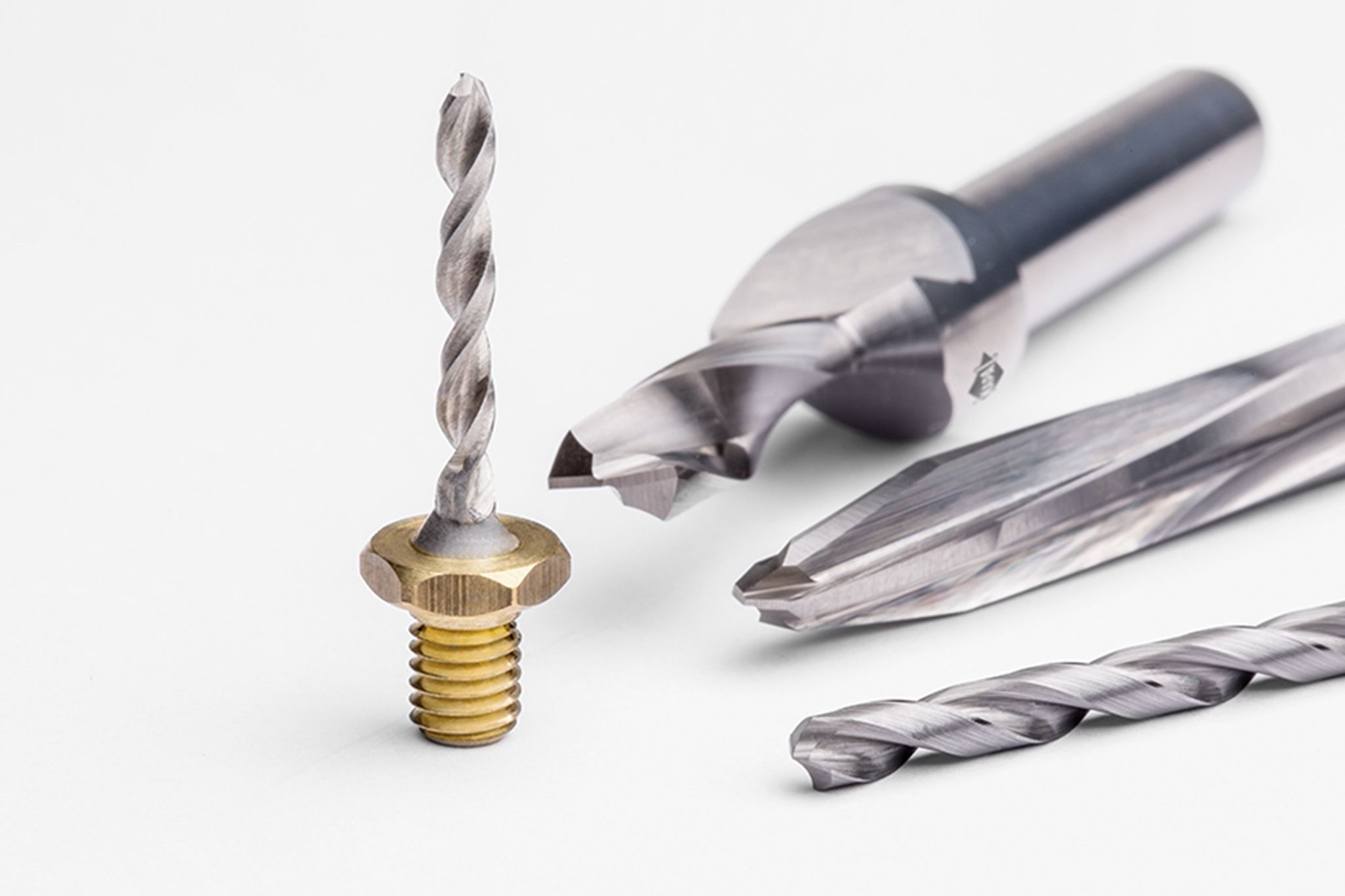 The picture shows a selection of drilling tools for material stacks from MAPAL.