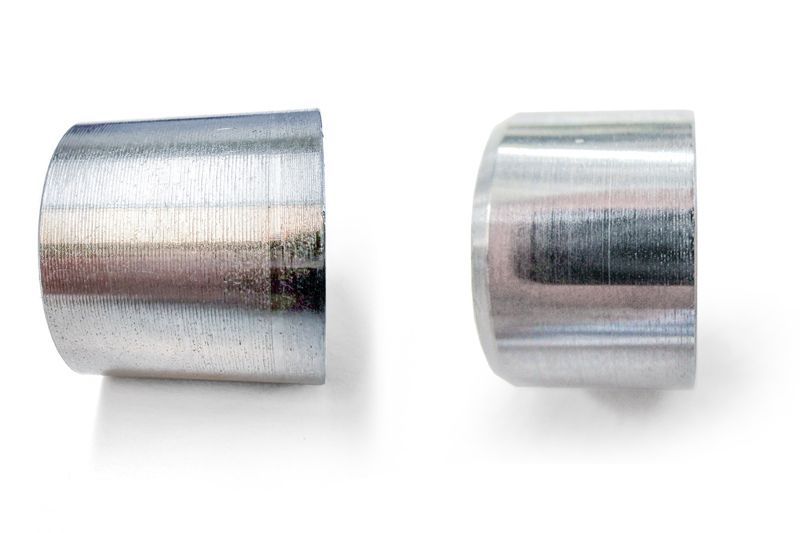 A turned part and a part finished by external reaming are arranged next to each other.