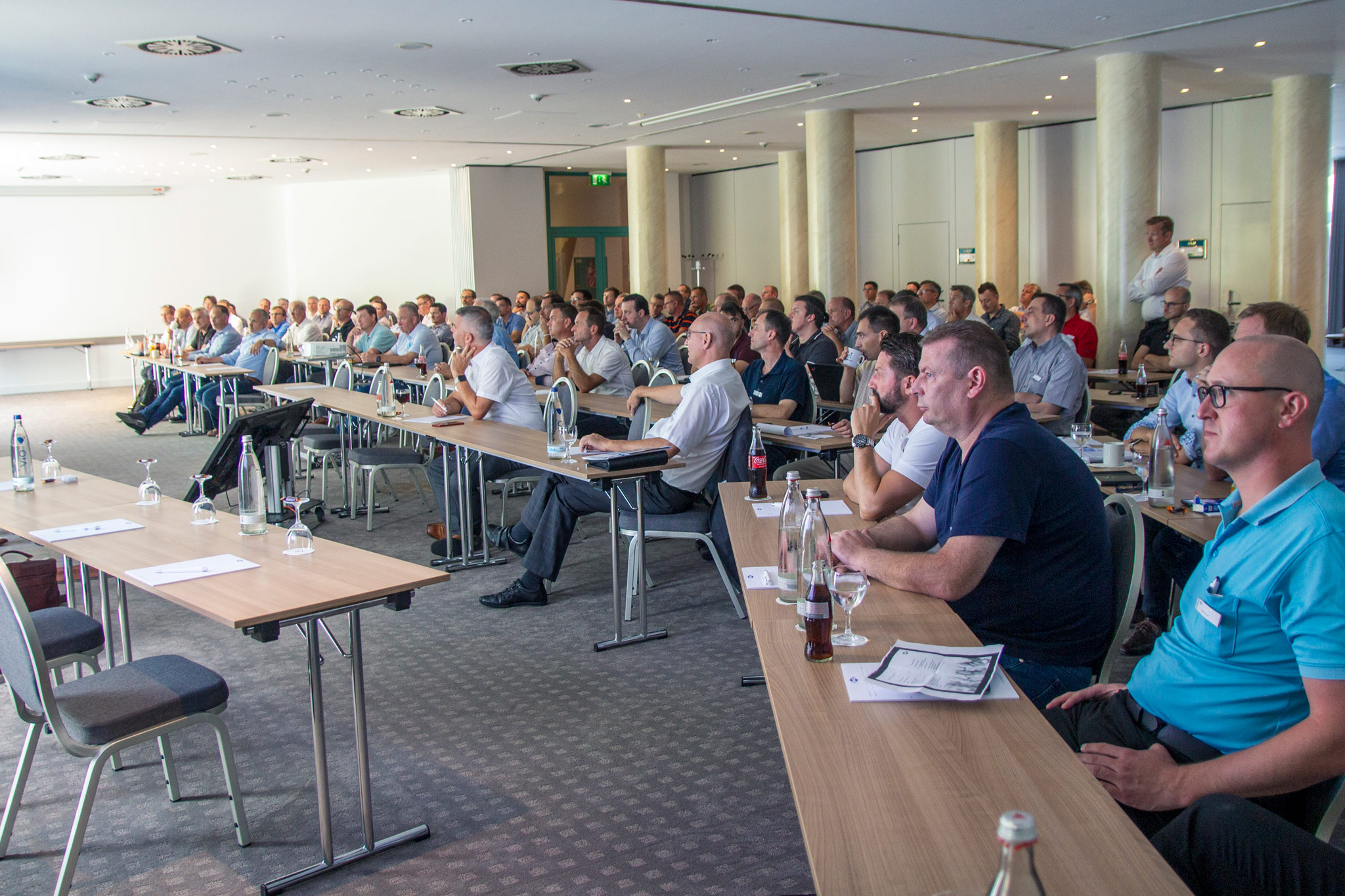 Tagung der Außendienstmitarbeiter: Blick in den Konferenzsaal