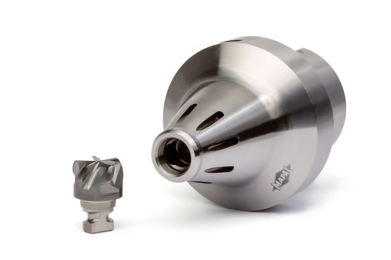 A ring of cooling channel bores at the tool holder ensures that the coolant is directed straight to the cutting edges.