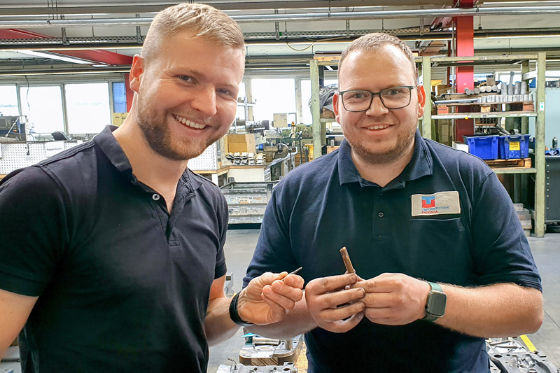The picture shows Felix Wendler (MAPAL) and Steffen Albrecht (UFT Radebeul).