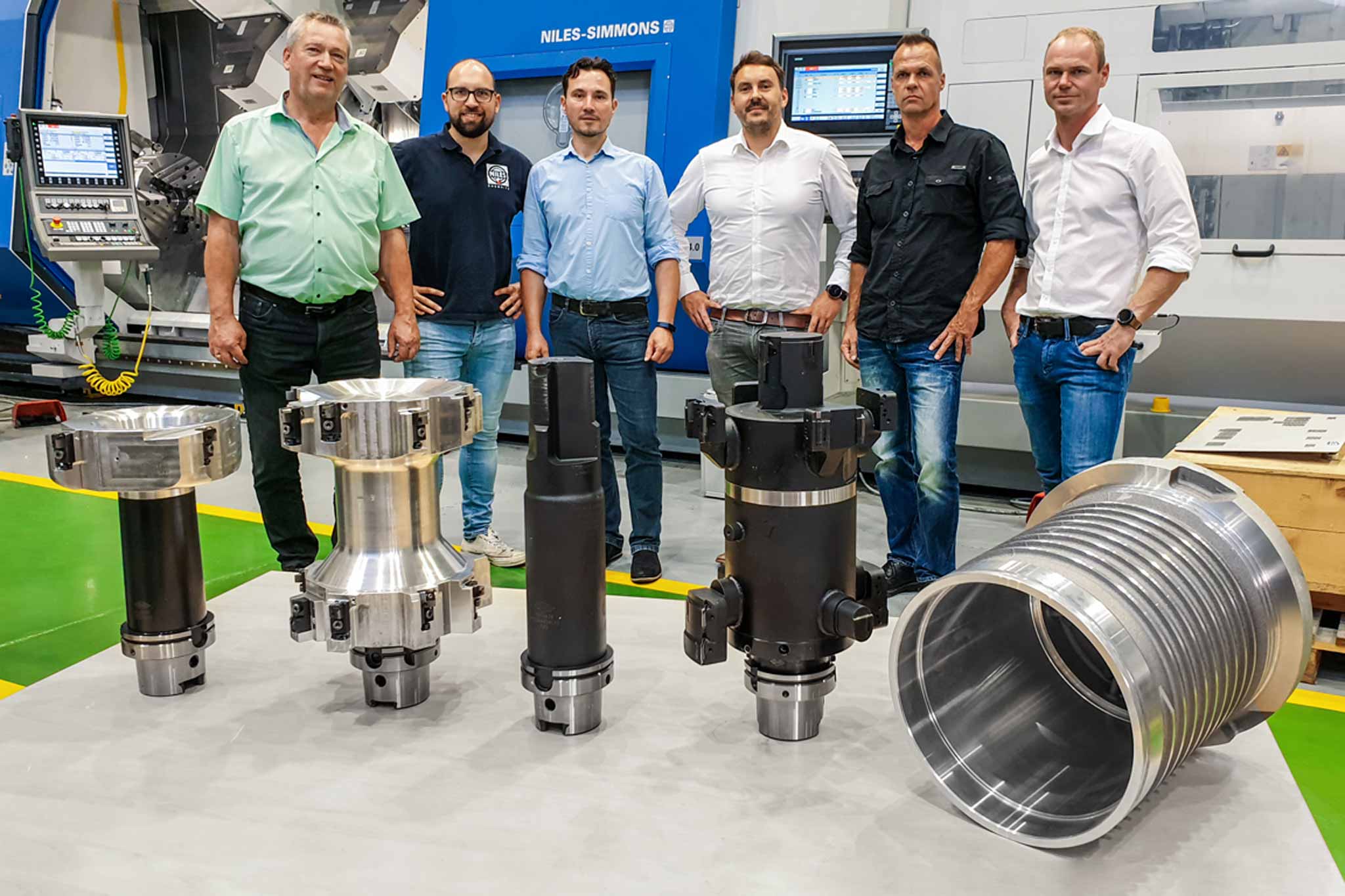 Thomas Lötzsch, Christian Winkler und Daniel Pilz von NILES-SIMMONS mit André Ranke, Axel Schwarze und Heiko Süß von MAPAL.