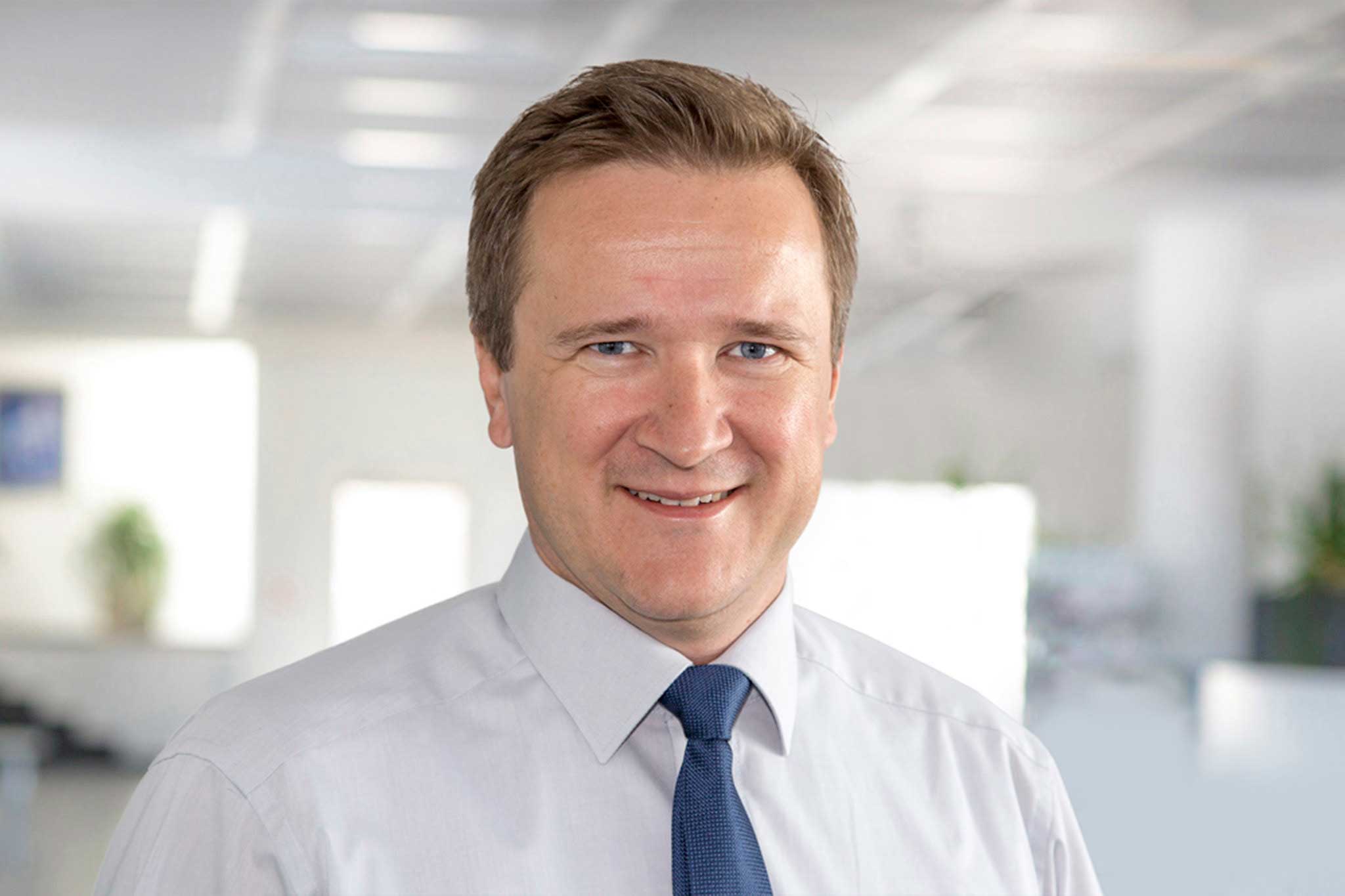 Auf dem Bild ist Frank Stäbler, Abteilungsleiter für Tool Management Services bei MAPAL, zu sehen.