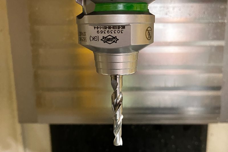 Das Bild zeigt einen Vollhartmetallstufenbohrer von MAPAL.